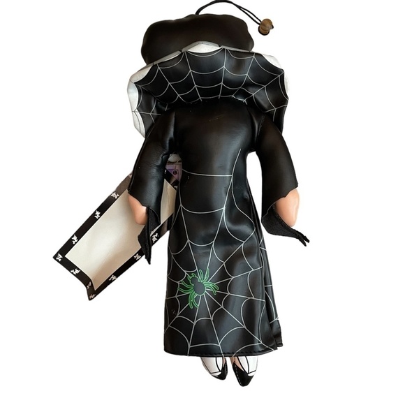 Betty Boop Halloween Doll - Picture 3 of 6